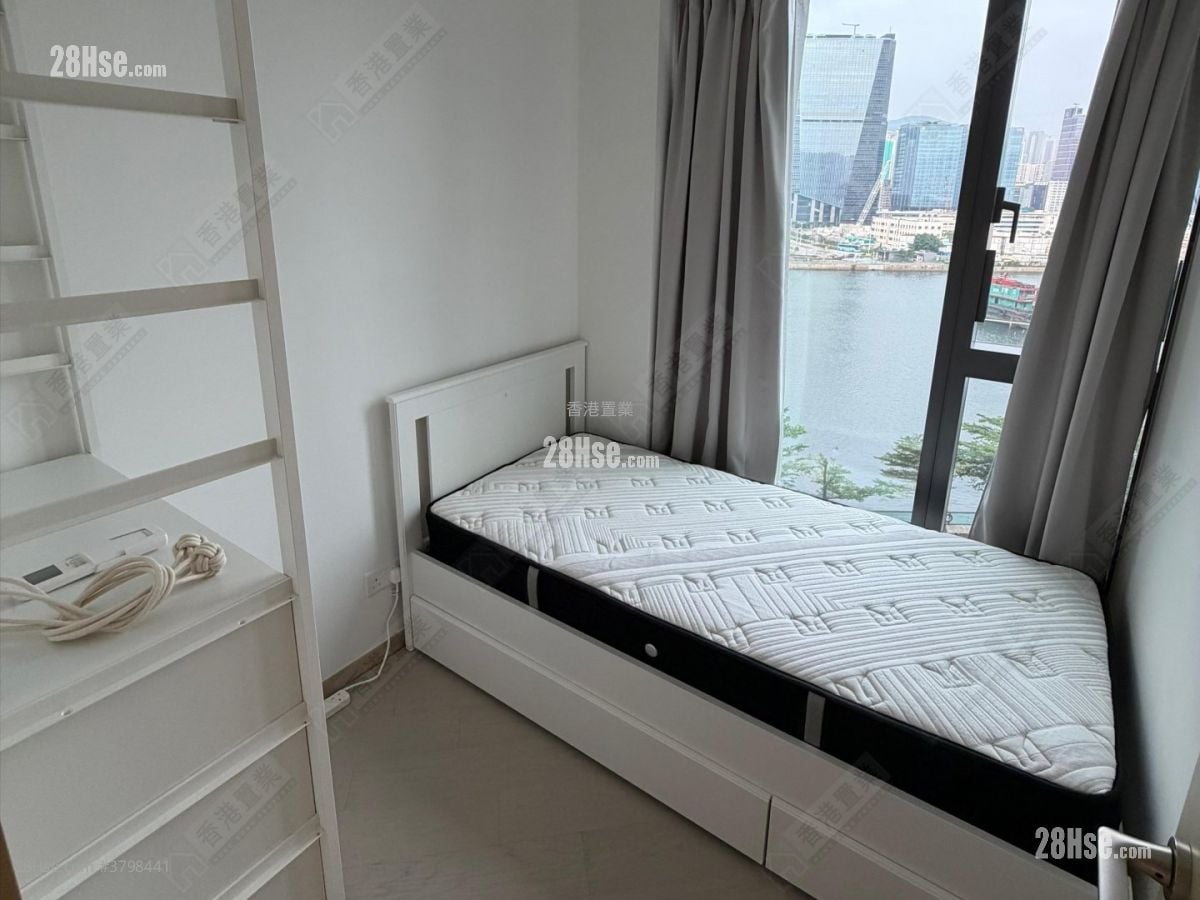 One Victoria Rental 3 Bedrooms , 2 Bathrooms 766 ft²