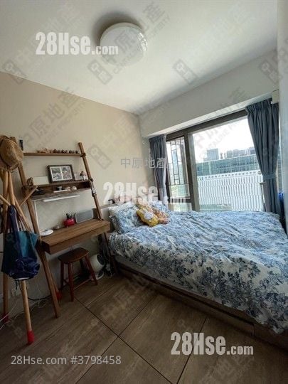 One Homantin Sell 2 Bedrooms , 1 Bathroom 500 ft²