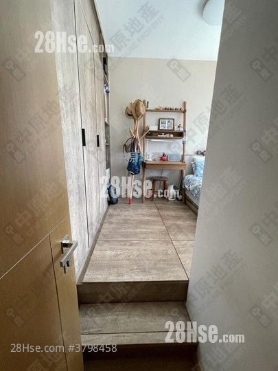 One Homantin Sell 2 Bedrooms , 1 Bathroom 500 ft²