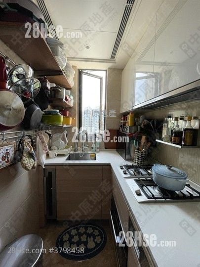 One Homantin Sell 2 Bedrooms , 1 Bathroom 500 ft²