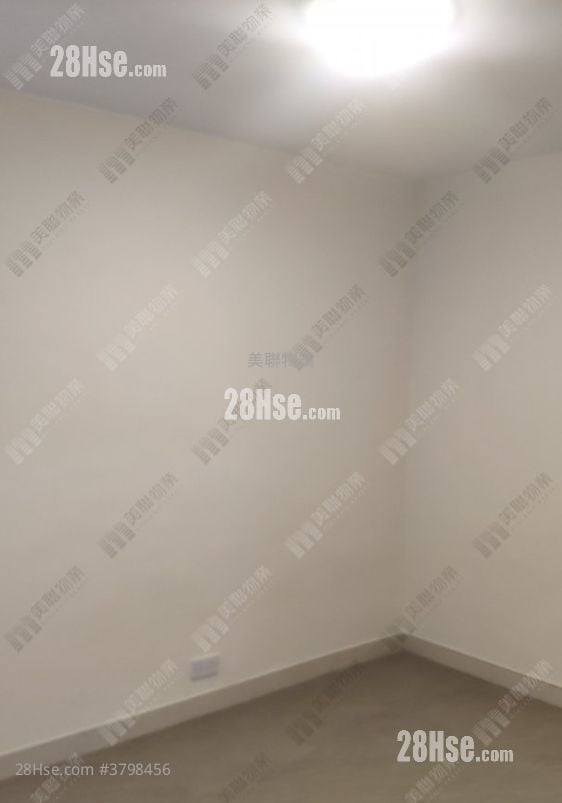 Sunningdale Garden Sell 2 Bedrooms , 1 Bathroom 428 ft²