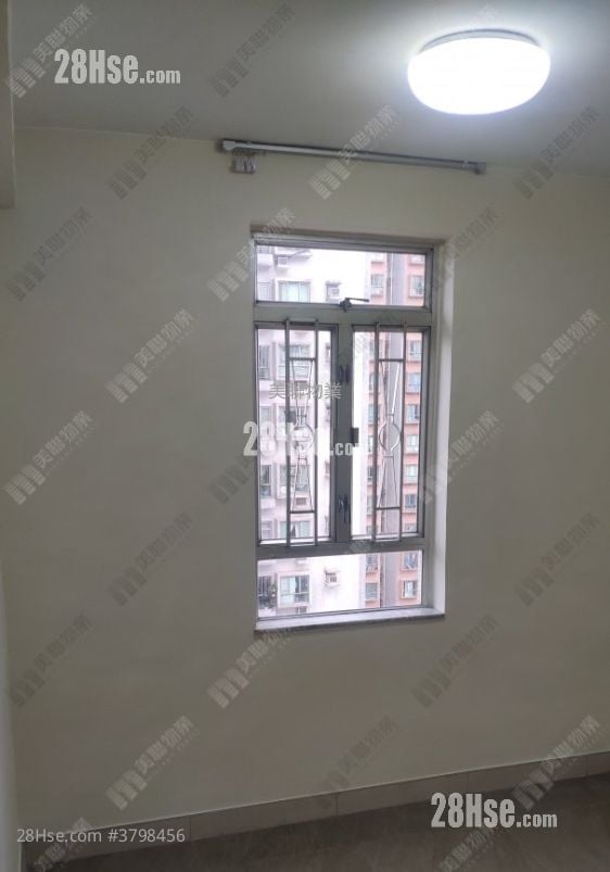 Sunningdale Garden Sell 2 Bedrooms , 1 Bathroom 428 ft²