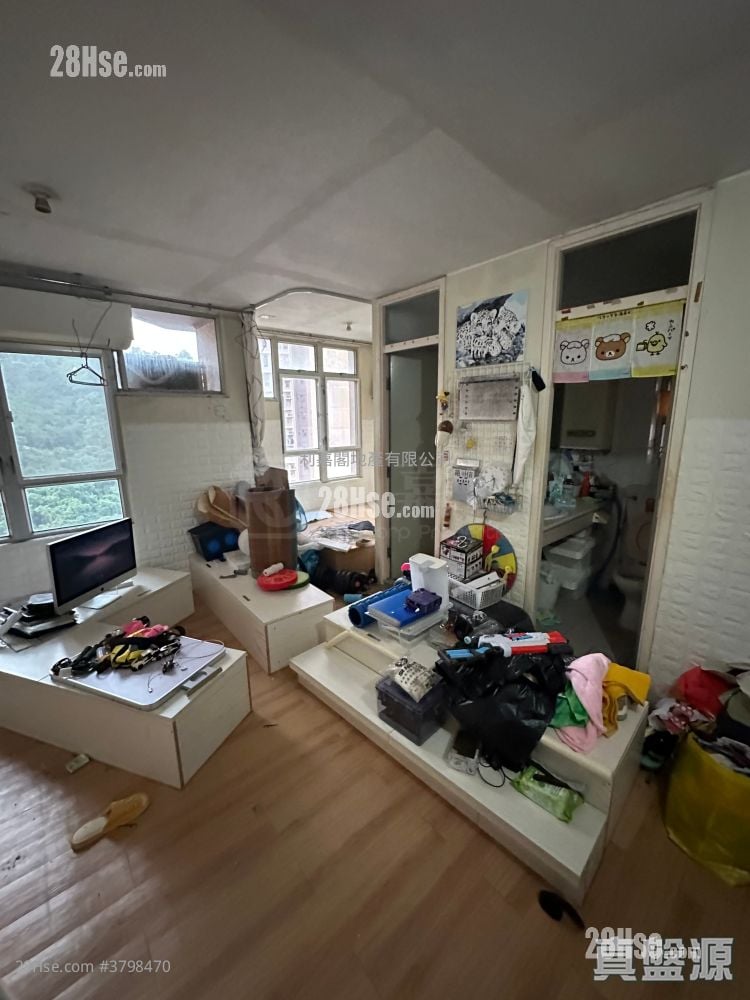 Yung Shing Court Sell 3 Bedrooms , 1 Bathroom 640 ft²