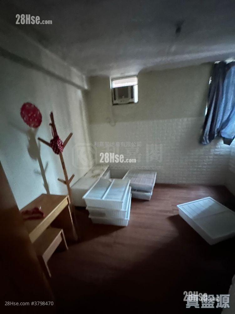 Yung Shing Court Sell 3 Bedrooms , 1 Bathroom 640 ft²