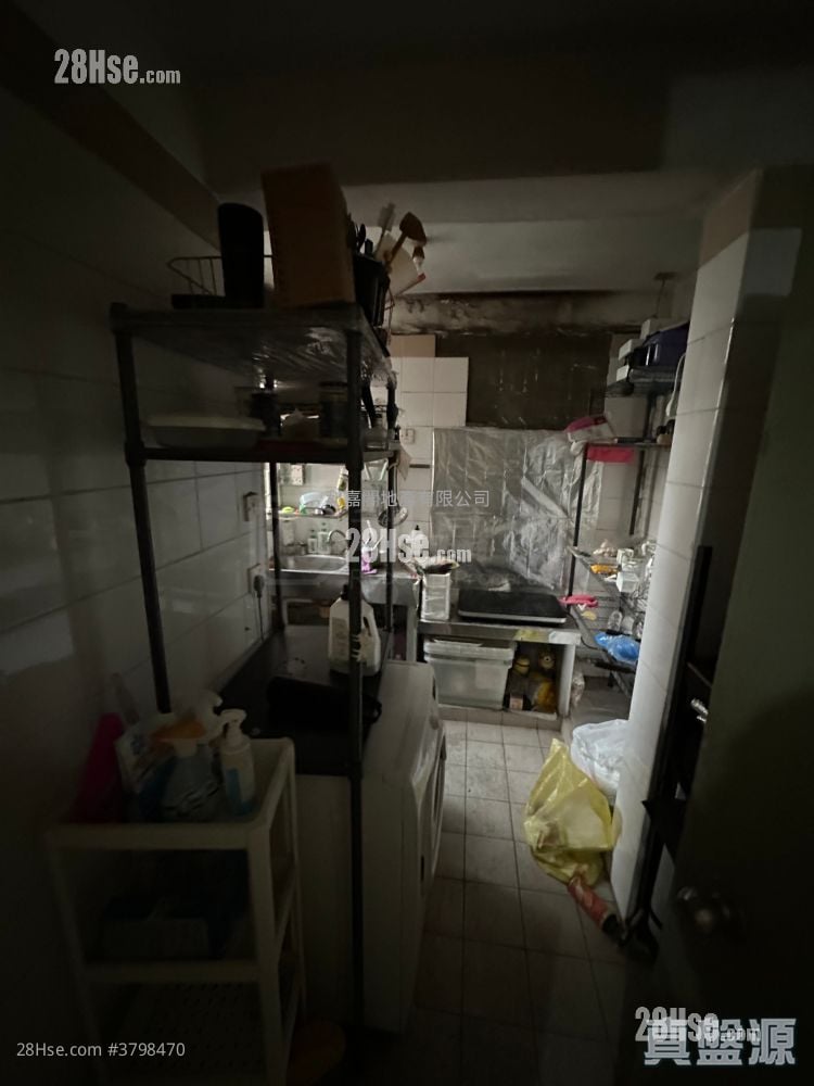 Yung Shing Court Sell 3 Bedrooms , 1 Bathroom 640 ft²