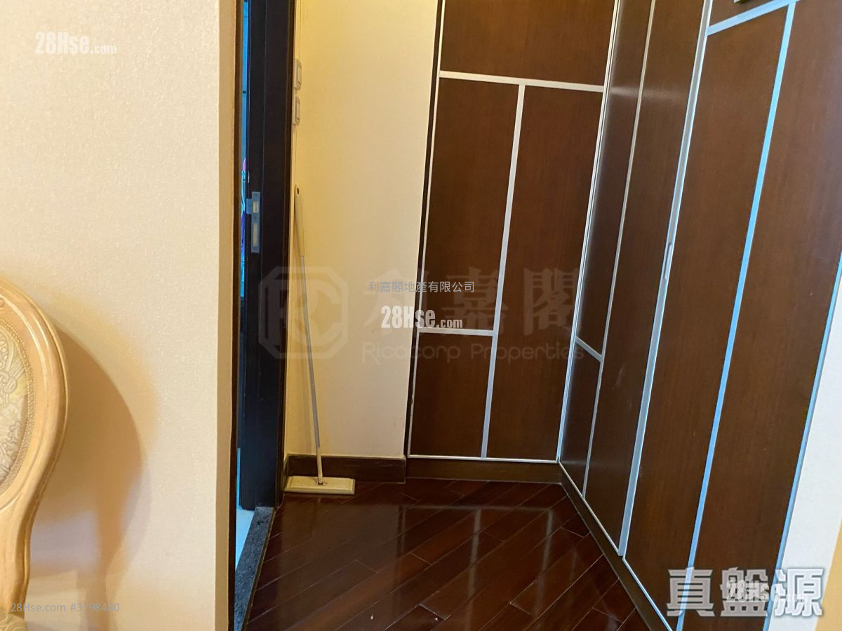 Miami Crescent Sell 4 Bedrooms 1,795 ft²