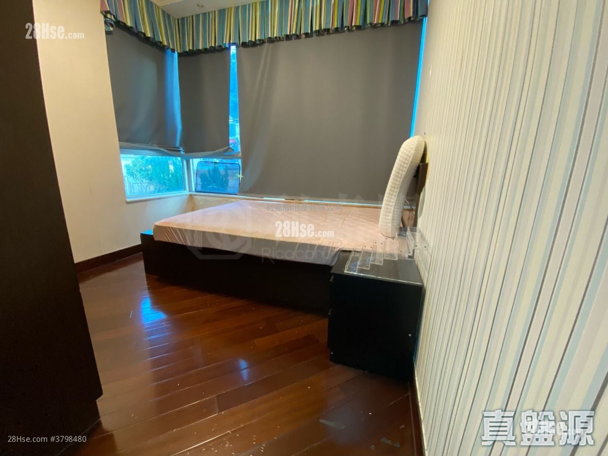 Miami Crescent Sell 4 Bedrooms 1,795 ft²