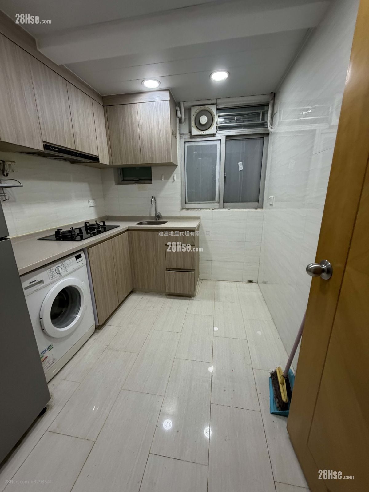 Phoenix Court Rental 2 Bedrooms , 1 Bathroom 556 ft²