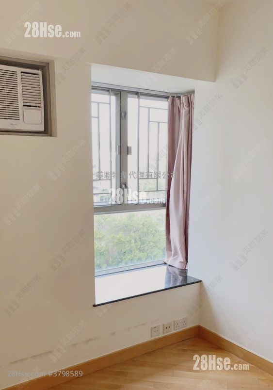 bedroom 2: Yoho Town Sell 2 Bedrooms , 1 Bathroom 422 ft²