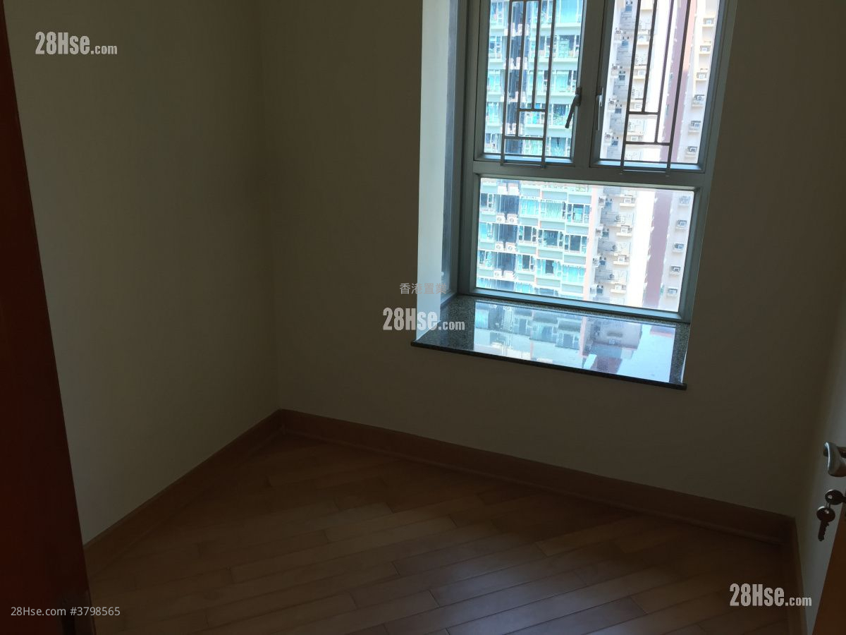 Park Central Sell 2 Bedrooms , 1 Bathroom 465 ft²