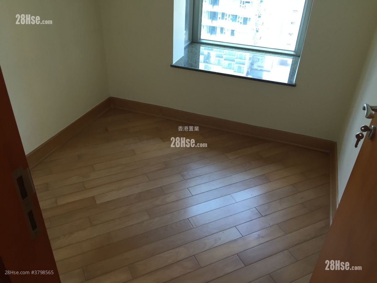Park Central Sell 2 Bedrooms , 1 Bathroom 465 ft²