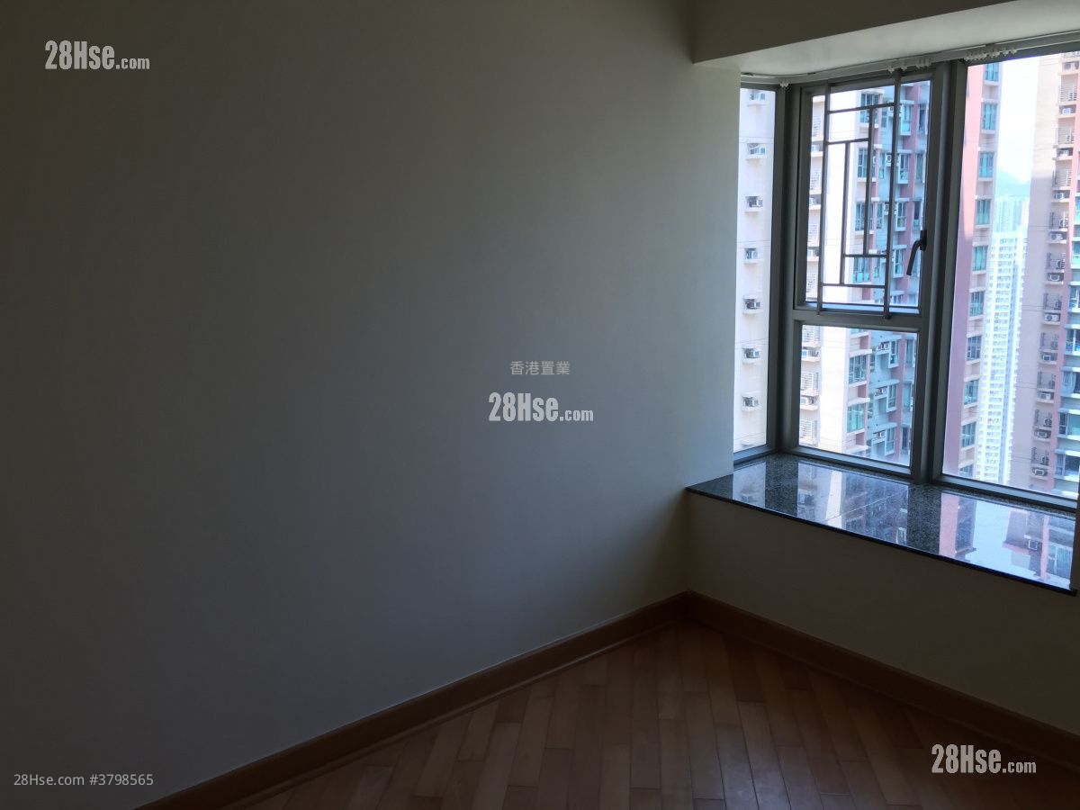 Park Central Sell 2 Bedrooms , 1 Bathroom 465 ft²