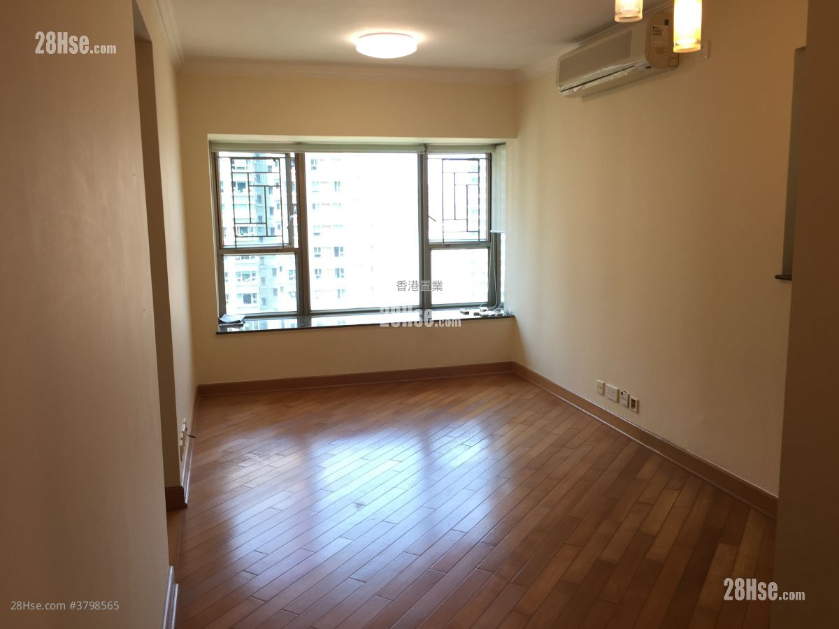 Park Central Sell 2 Bedrooms , 1 Bathroom 465 ft²