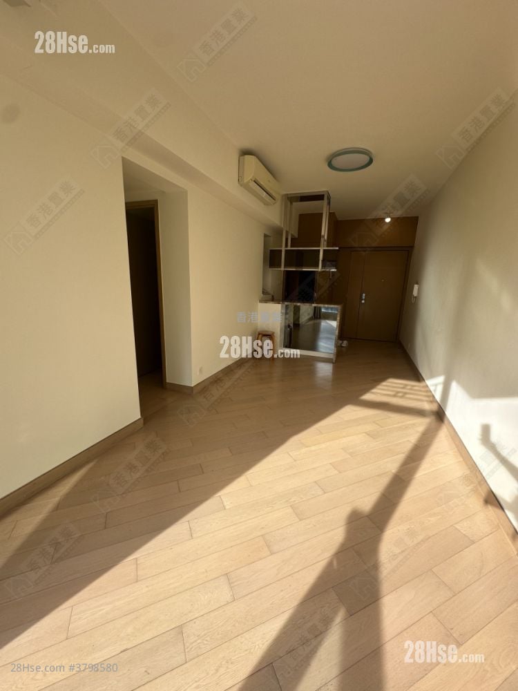 The Wings Rental 3 Bedrooms , 2 Bathrooms 845 ft²