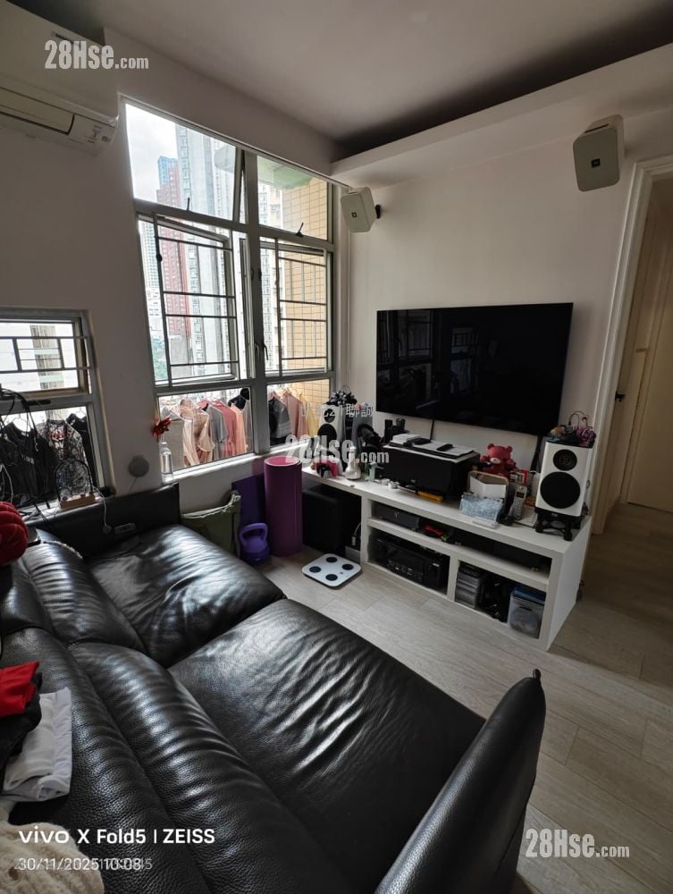 Lei On Court Rental 2 Bedrooms , 1 Bathroom 516 ft²