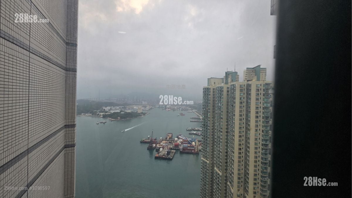 living room: The Long Beach Sell 2 Bedrooms , 1 Bathroom 559 ft²