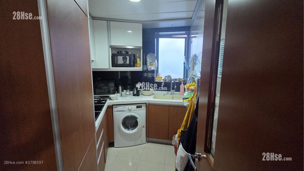 kitchen: The Long Beach Sell 2 Bedrooms , 1 Bathroom 559 ft²