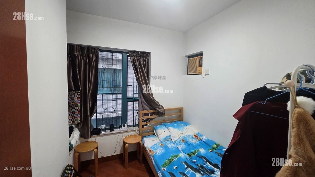 bedroom 1: The Long Beach Sell 2 Bedrooms , 1 Bathroom 559 ft²