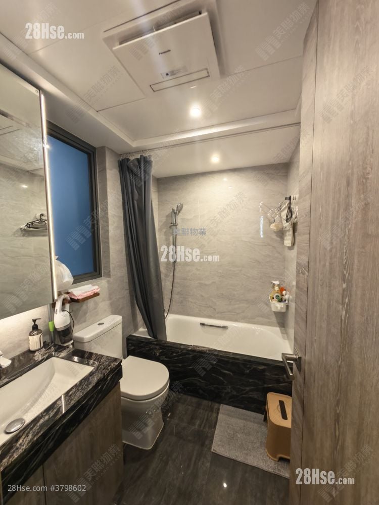 Aurora Sell 2 Bedrooms 442 ft²