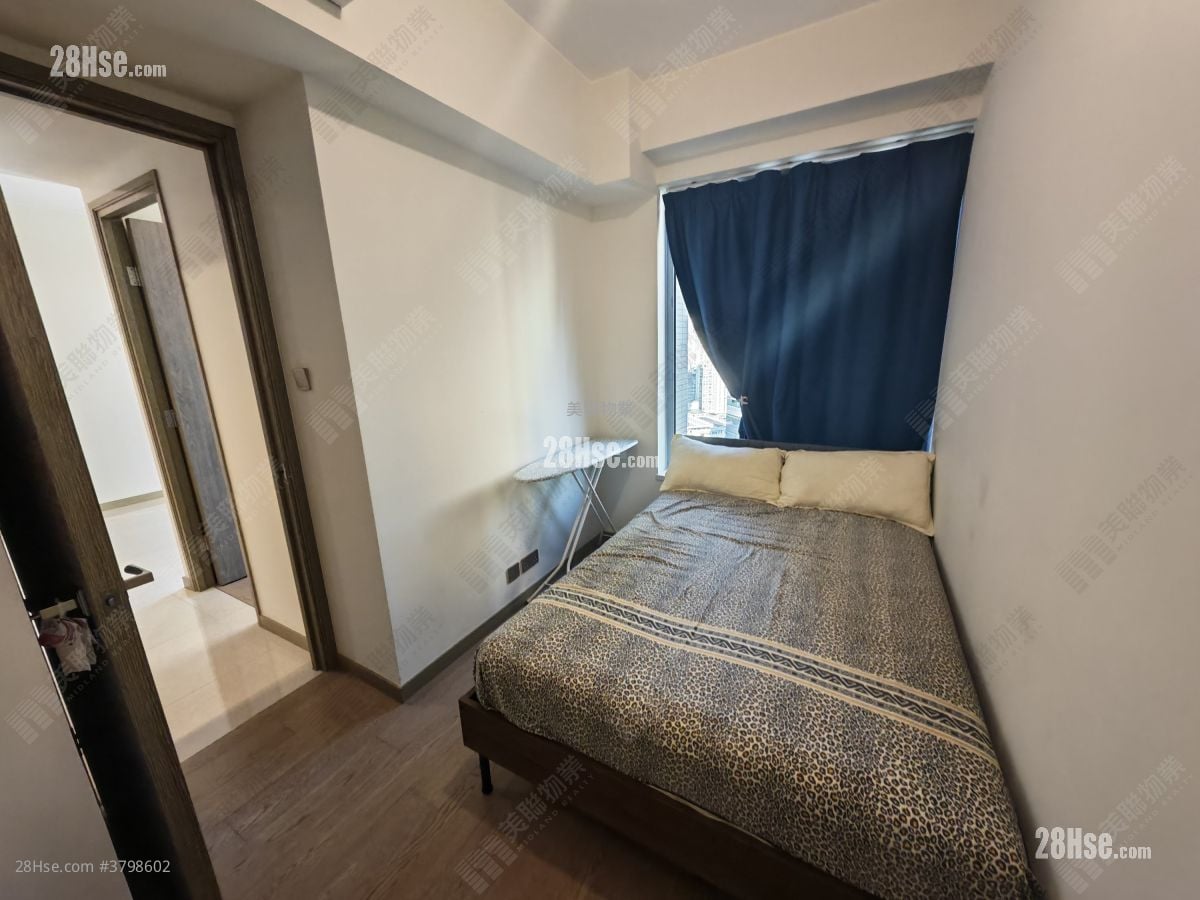 Aurora Sell 2 Bedrooms 442 ft²