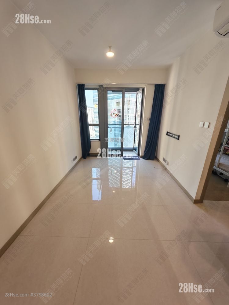 Aurora Sell 2 Bedrooms 442 ft²