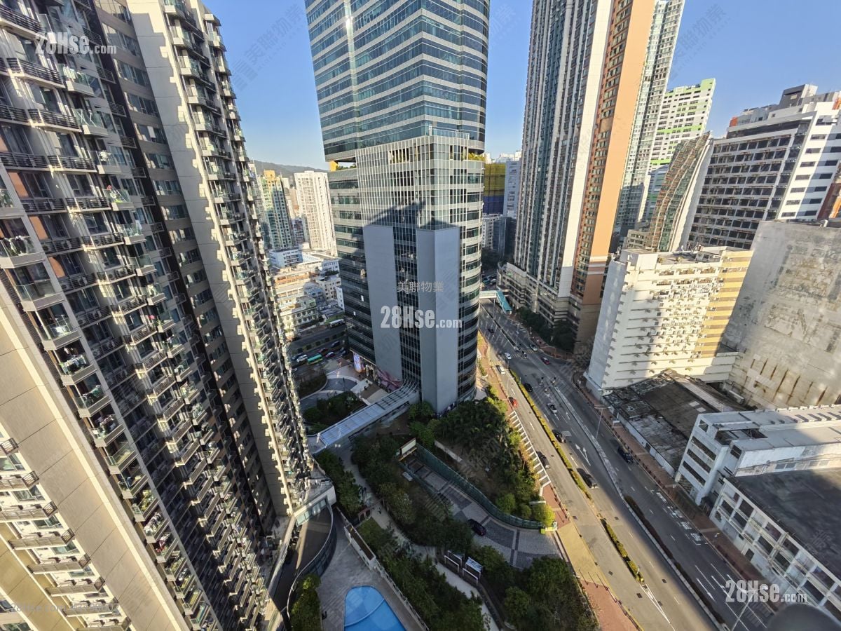 Aurora Sell 2 Bedrooms 442 ft²