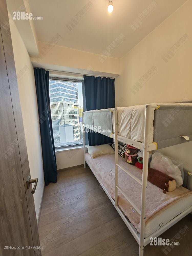 Aurora Sell 2 Bedrooms 442 ft²