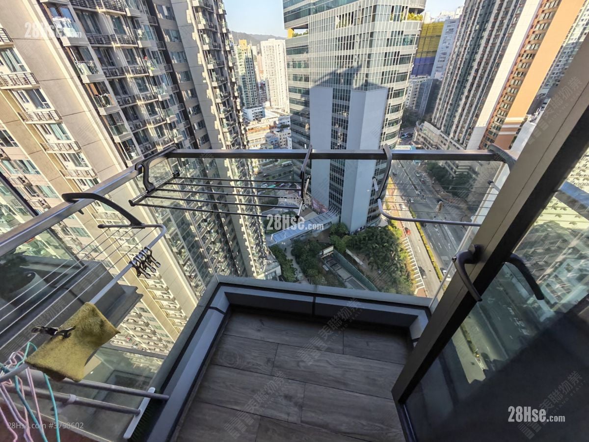 Aurora Sell 2 Bedrooms 442 ft²