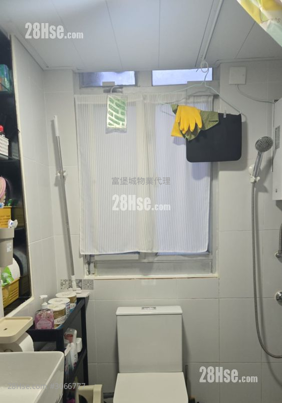 Hong Lam Court Sell 2 Bedrooms , 1 Bathroom 401 ft²