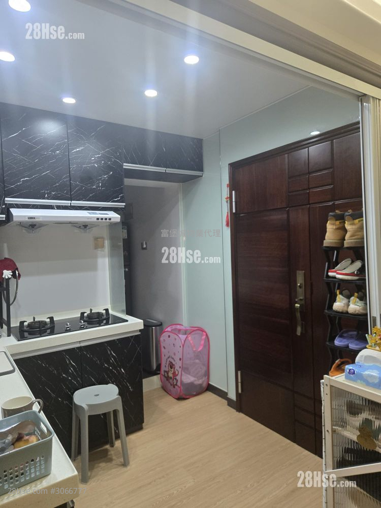 Hong Lam Court Sell 2 Bedrooms , 1 Bathroom 401 ft²