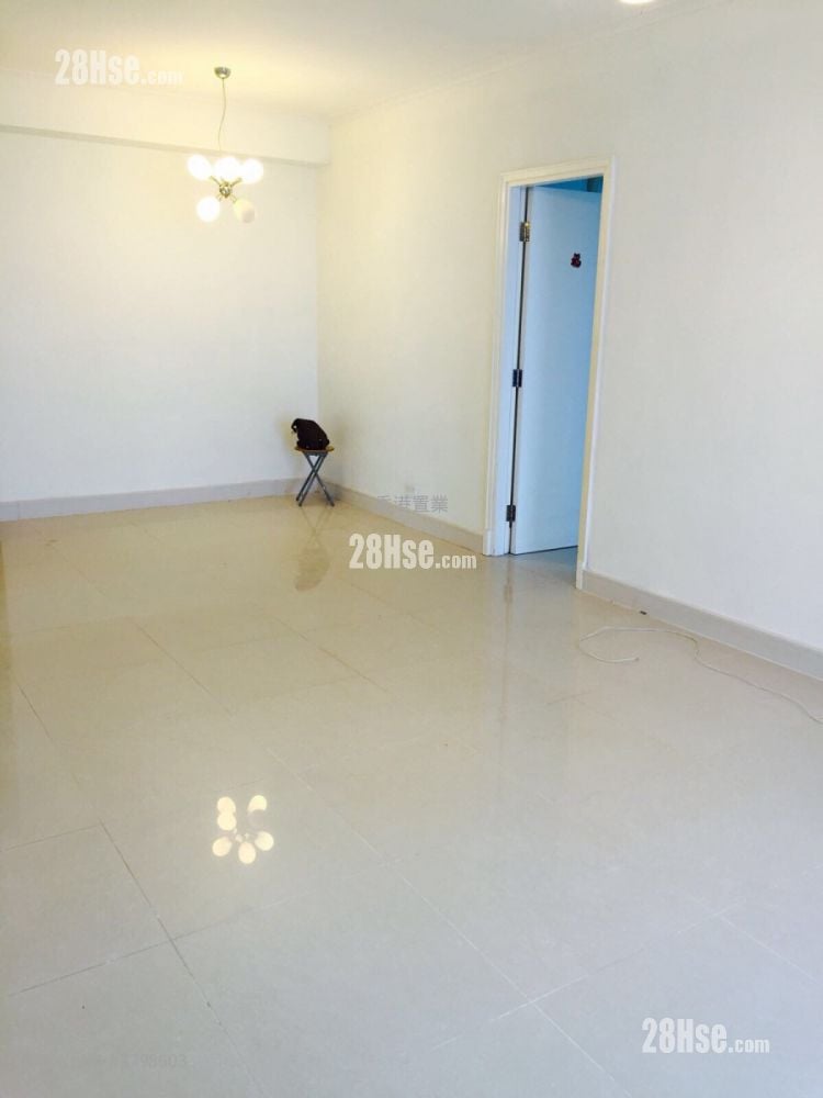 领都 租盘 4 房 , 2 浴室 964 平方尺