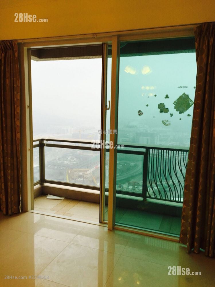 领都 租盘 4 房 , 2 浴室 964 平方尺