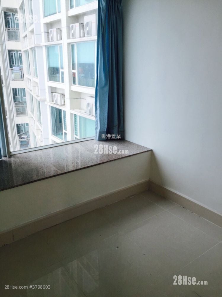 领都 租盘 4 房 , 2 浴室 964 平方尺