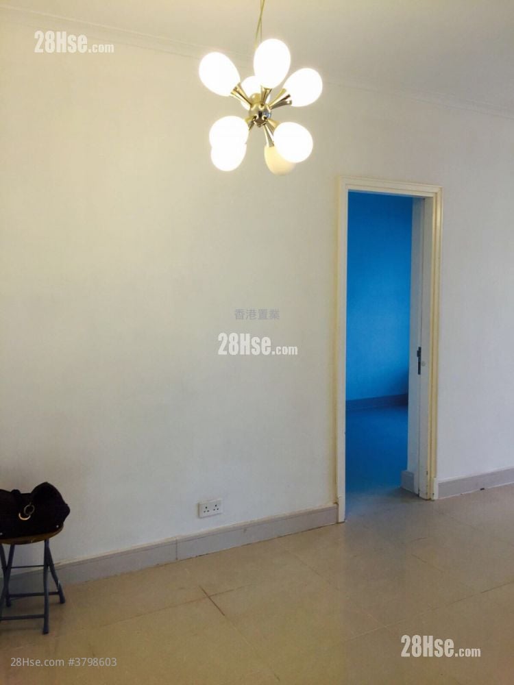 领都 租盘 4 房 , 2 浴室 964 平方尺