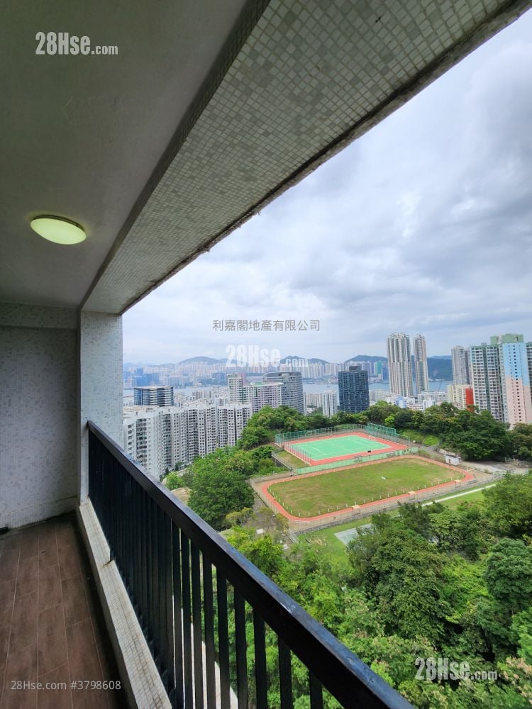 Kornhill Sell 3 Bedrooms , 2 Bathrooms 880 ft²