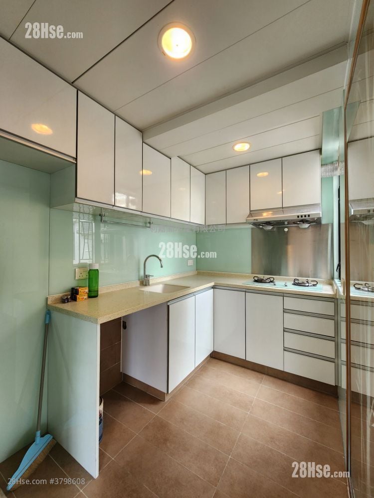 Kornhill Sell 3 Bedrooms , 2 Bathrooms 880 ft²