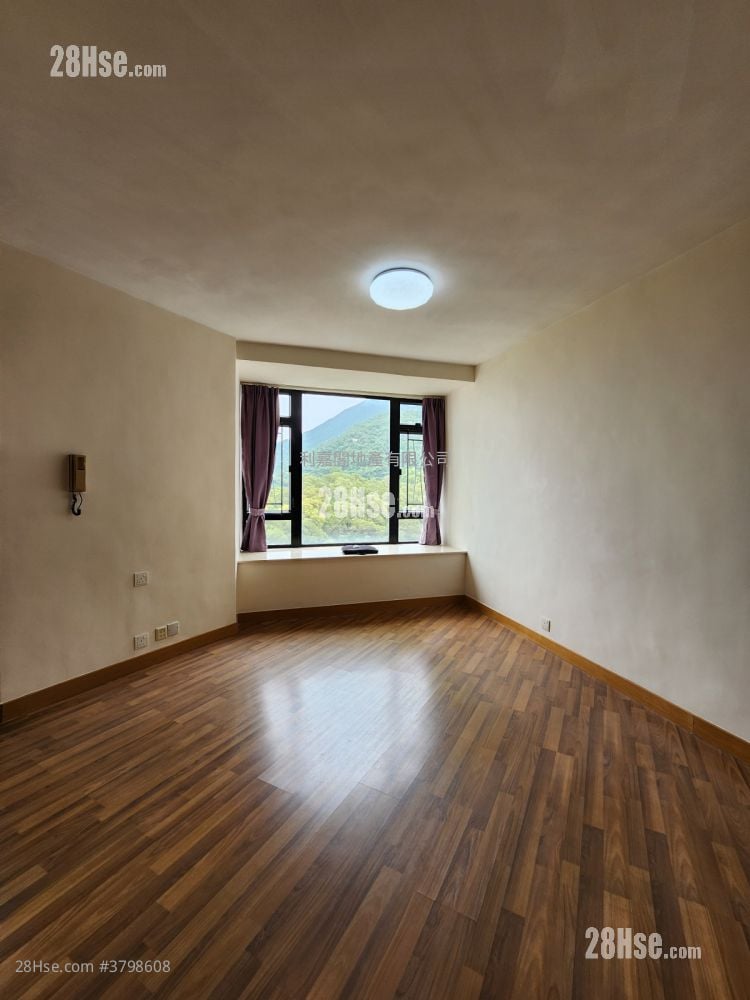 Kornhill Sell 3 Bedrooms , 2 Bathrooms 880 ft²