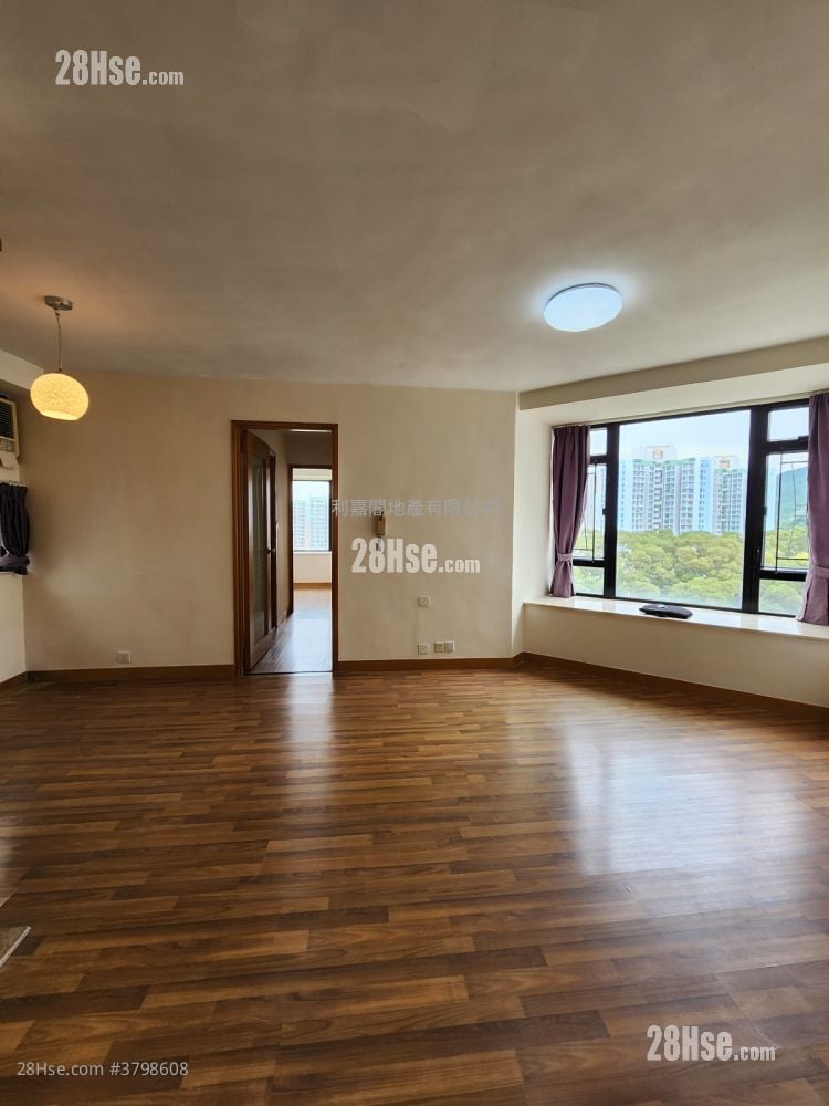 Kornhill Sell 3 Bedrooms , 2 Bathrooms 880 ft²