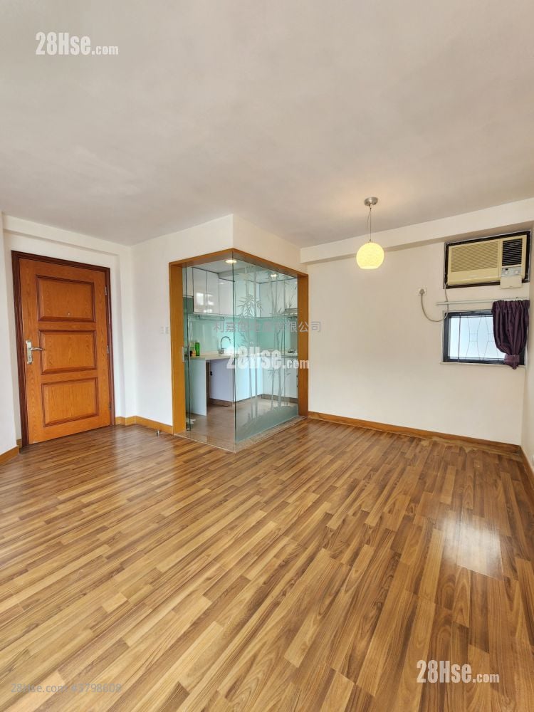 Kornhill Sell 3 Bedrooms , 2 Bathrooms 880 ft²