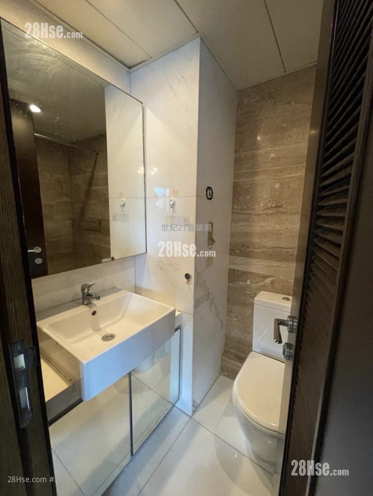 Grand Waterfront Rental 2 Bedrooms , 1 Bathroom 385 ft²