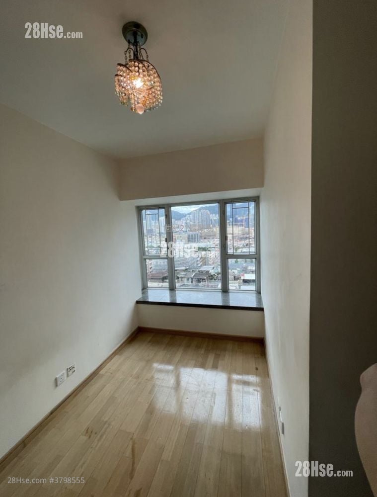 Grand Waterfront Rental 2 Bedrooms , 1 Bathroom 385 ft²