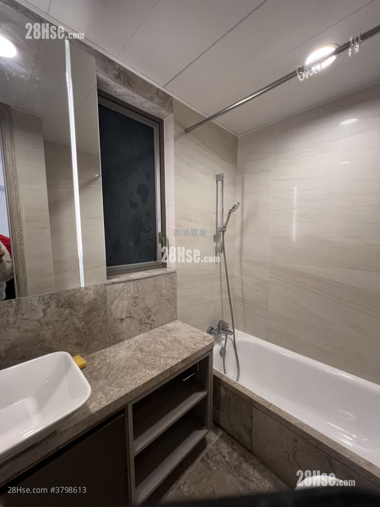 浴室: Sea To Sky 租盘 2 房 , 1 浴室 466 平方尺