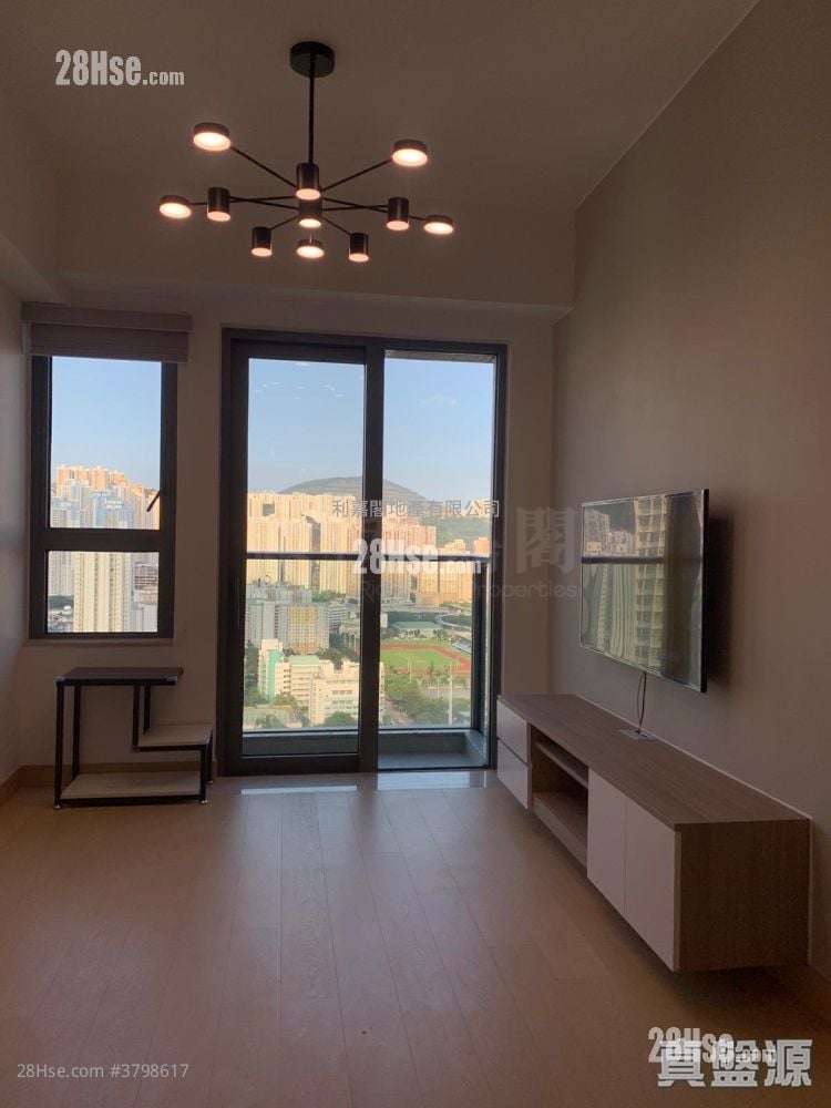 Victoria Skye Sell 3 Bedrooms 661 ft²