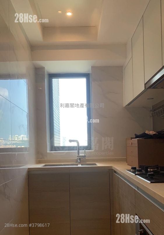 Victoria Skye Sell 3 Bedrooms 661 ft²