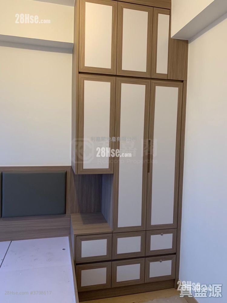 Victoria Skye Sell 3 Bedrooms 661 ft²