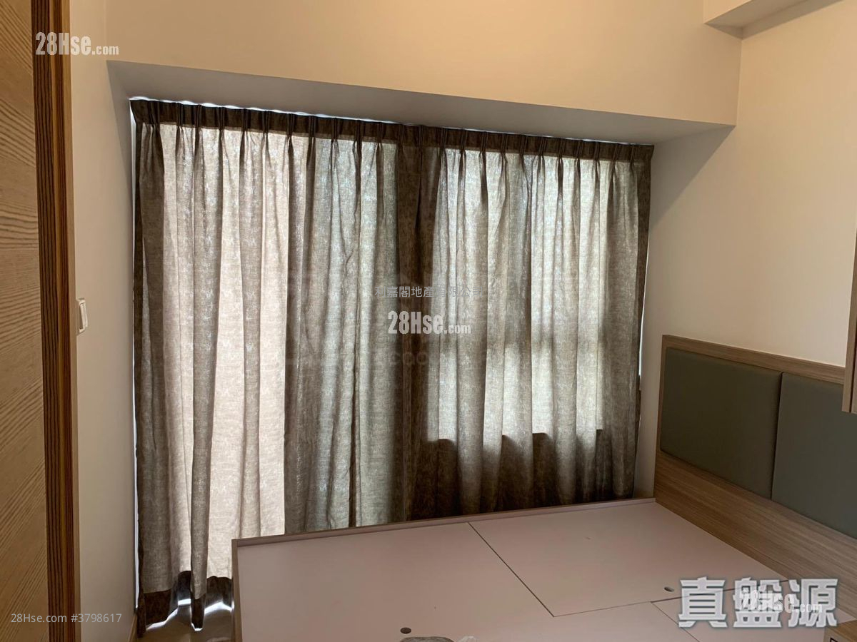 Victoria Skye Sell 3 Bedrooms 661 ft²