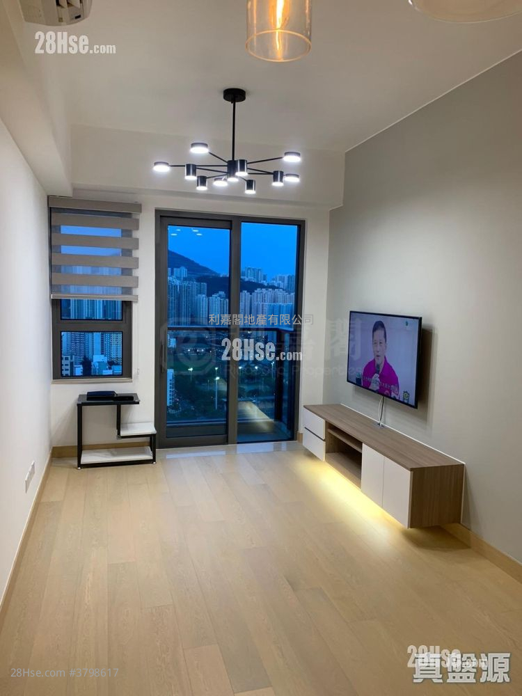 Victoria Skye Sell 3 Bedrooms 661 ft²