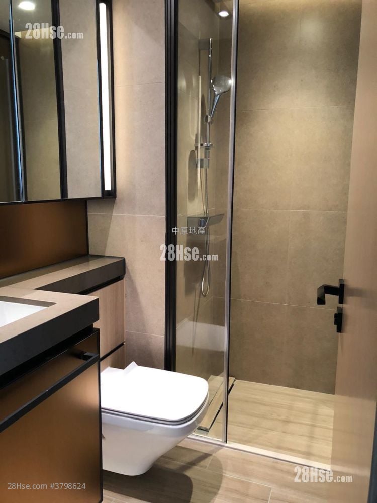 浴室: 利奥坊凯岸 售盘 1 房 , 1 浴室 248 平方尺