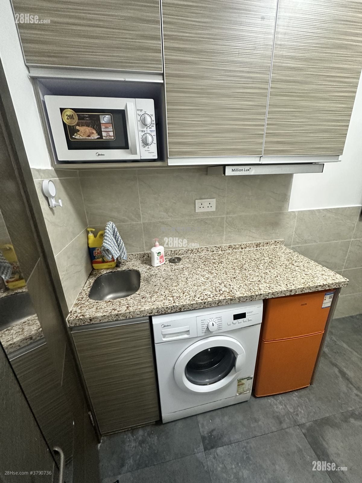 华尔大厦 租盘 1 房 , 1 浴室 170 平方尺