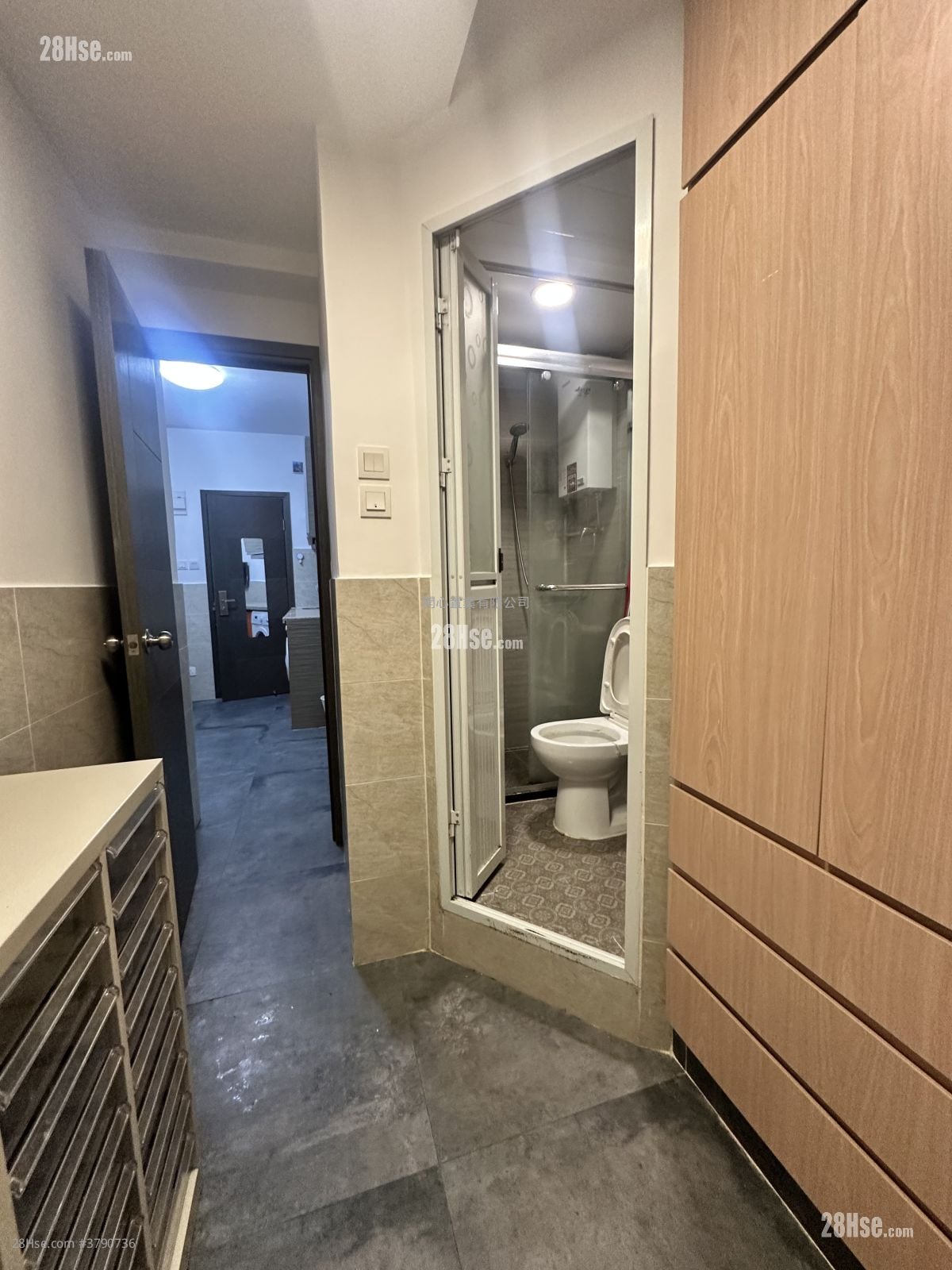 华尔大厦 租盘 1 房 , 1 浴室 170 平方尺